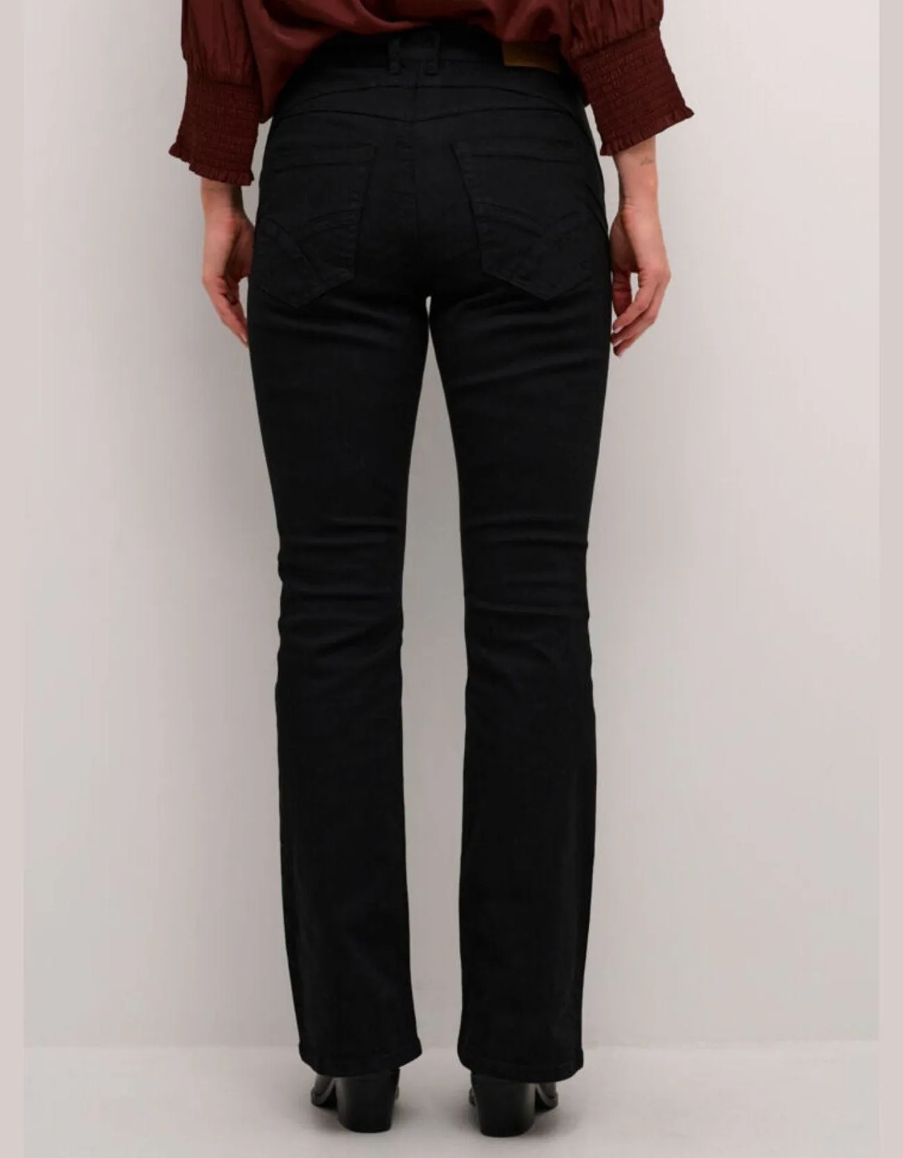 Amalie Bootcut Jeans-Shape Fit PITCH BLACK