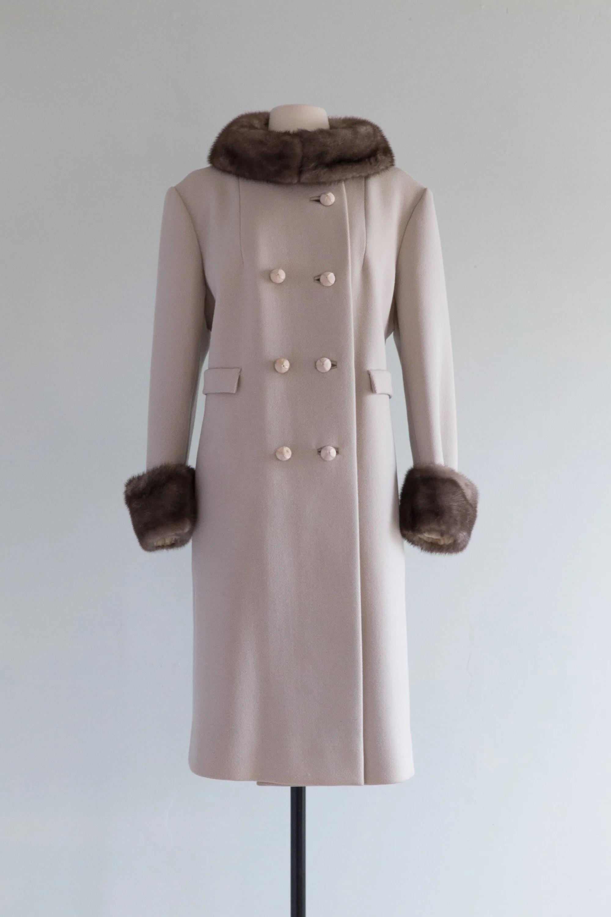 Elegant Oyster Wool Coat With Silver Mink Collar & Cuffs / ML