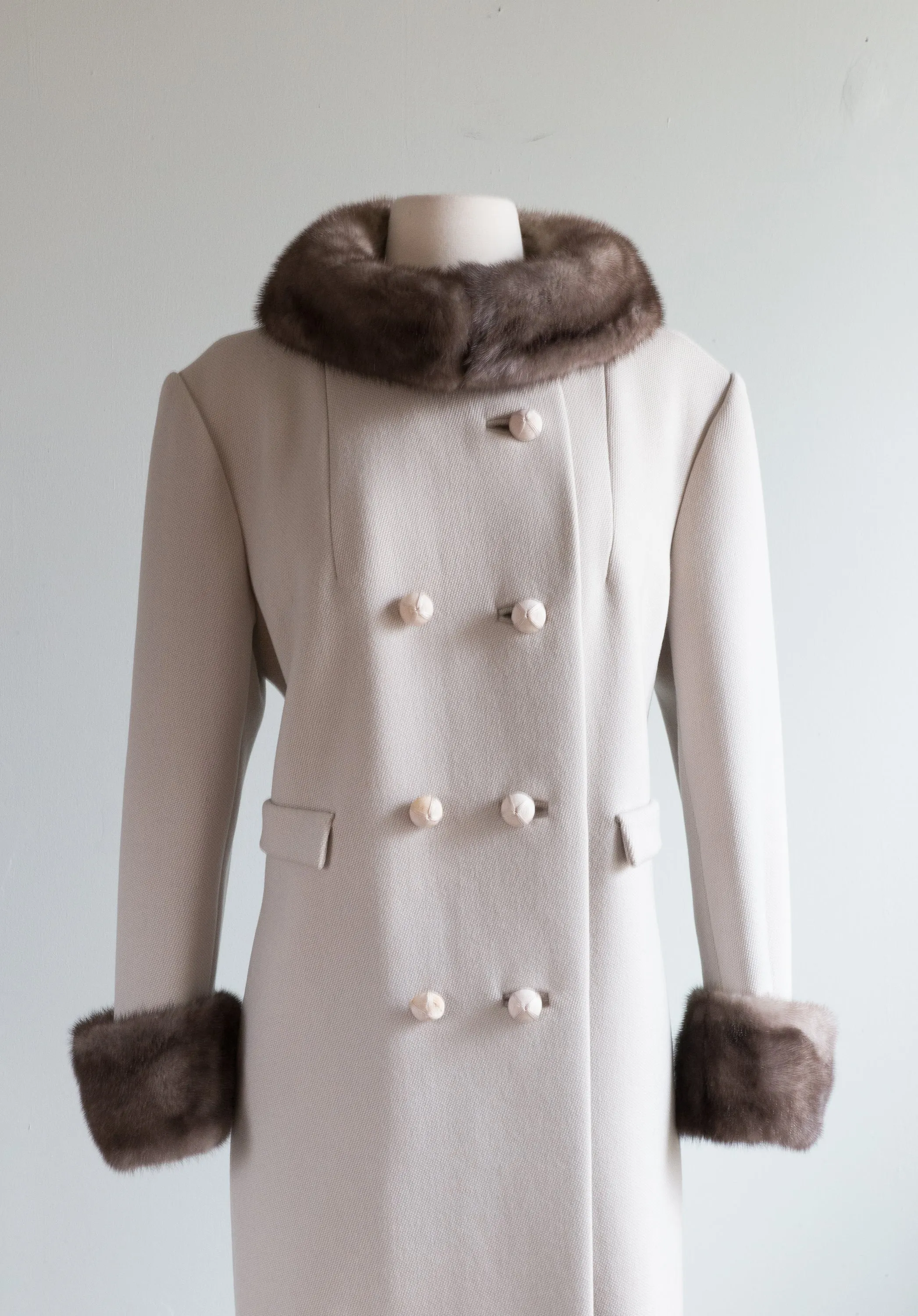 Elegant Oyster Wool Coat With Silver Mink Collar & Cuffs / ML