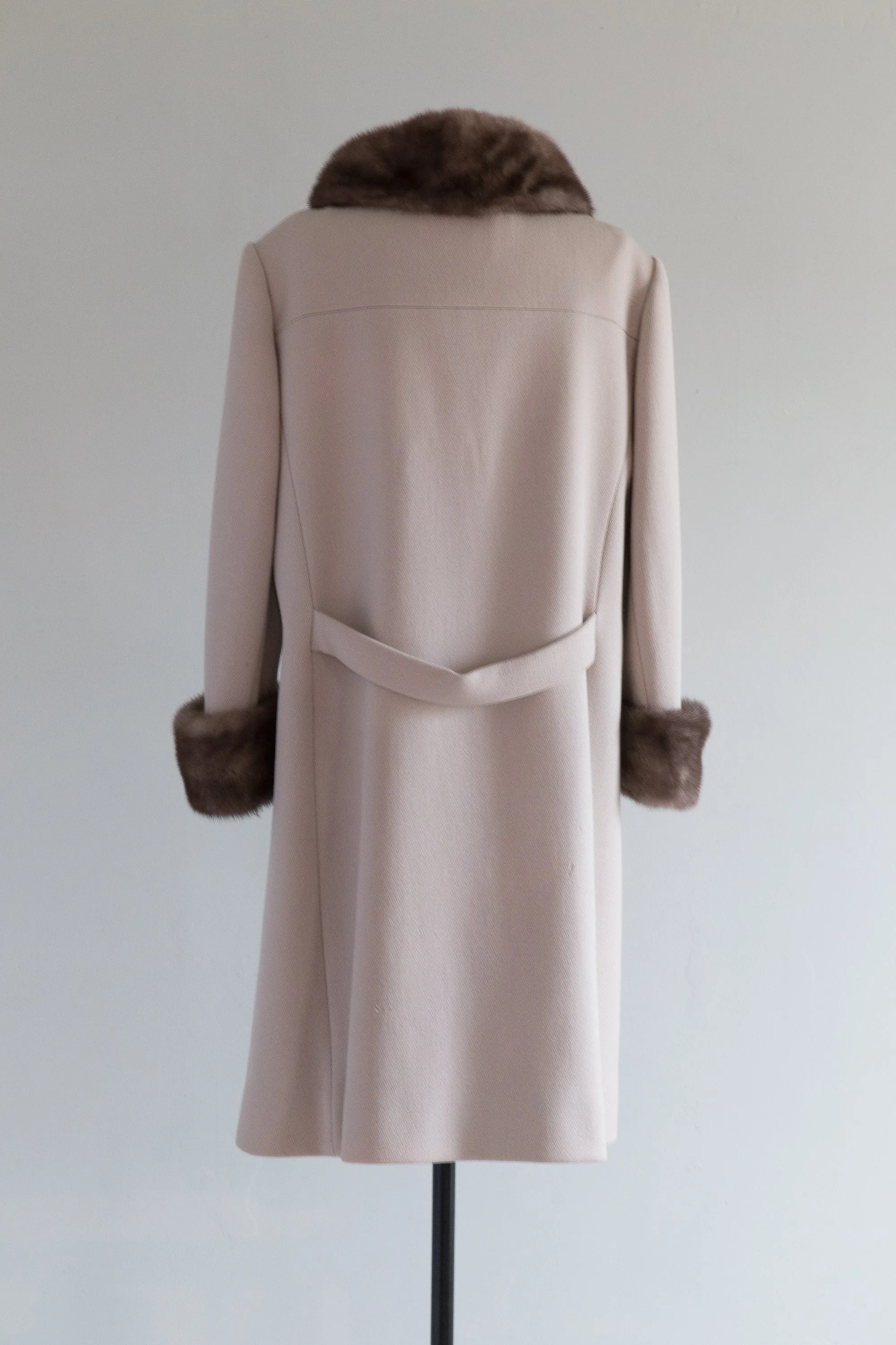 Elegant Oyster Wool Coat With Silver Mink Collar & Cuffs / ML