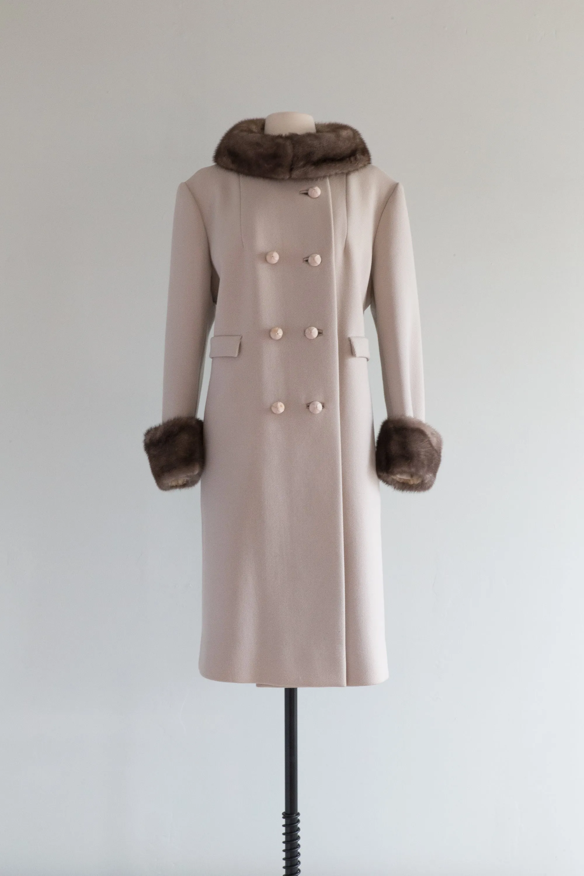 Elegant Oyster Wool Coat With Silver Mink Collar & Cuffs / ML