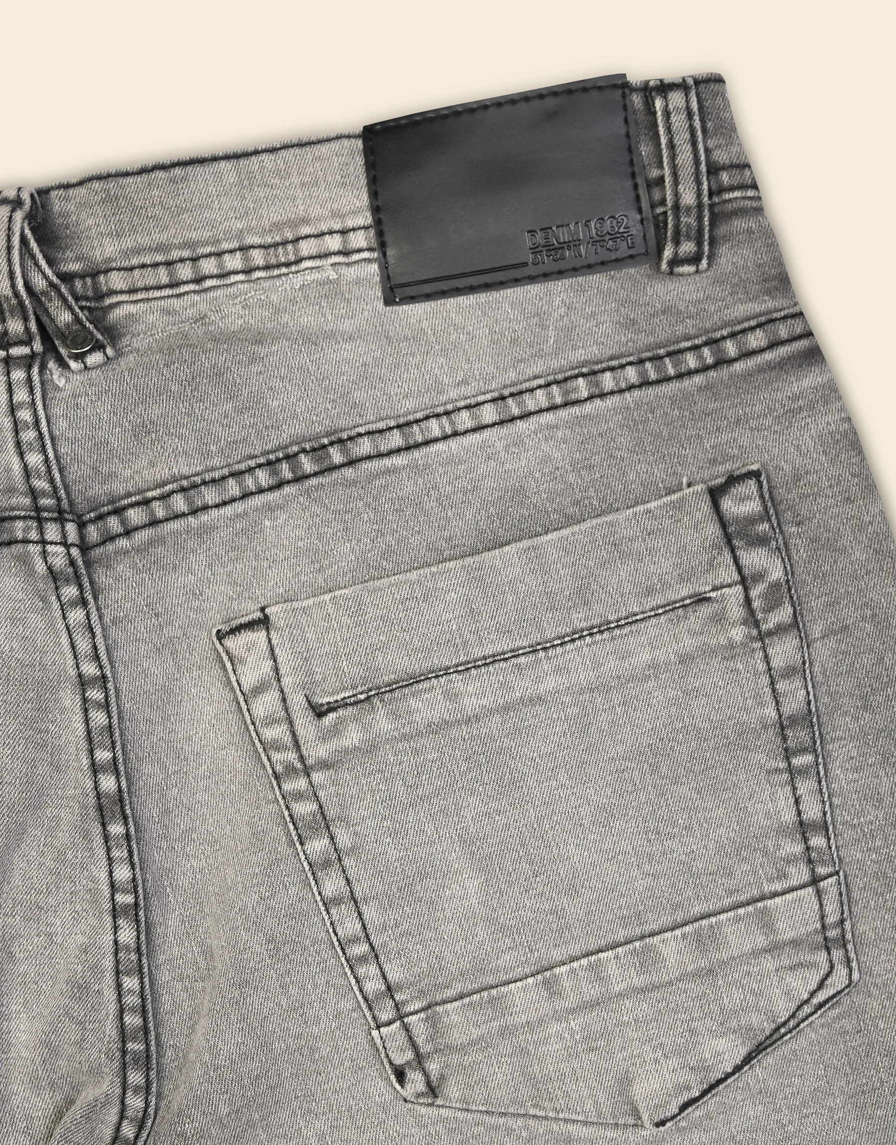 Men's Grey Wash Straight Fit Denim Jeans - GRAPHITE