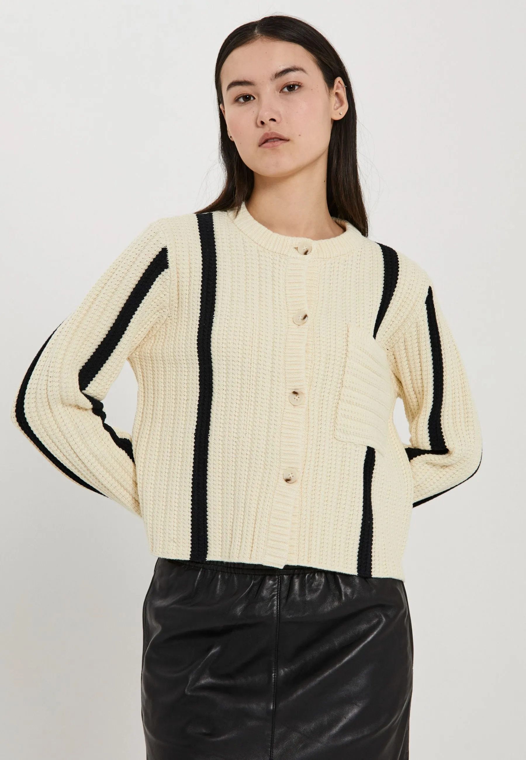 Stilla blocking knit cardigan - Off-white w. black detail