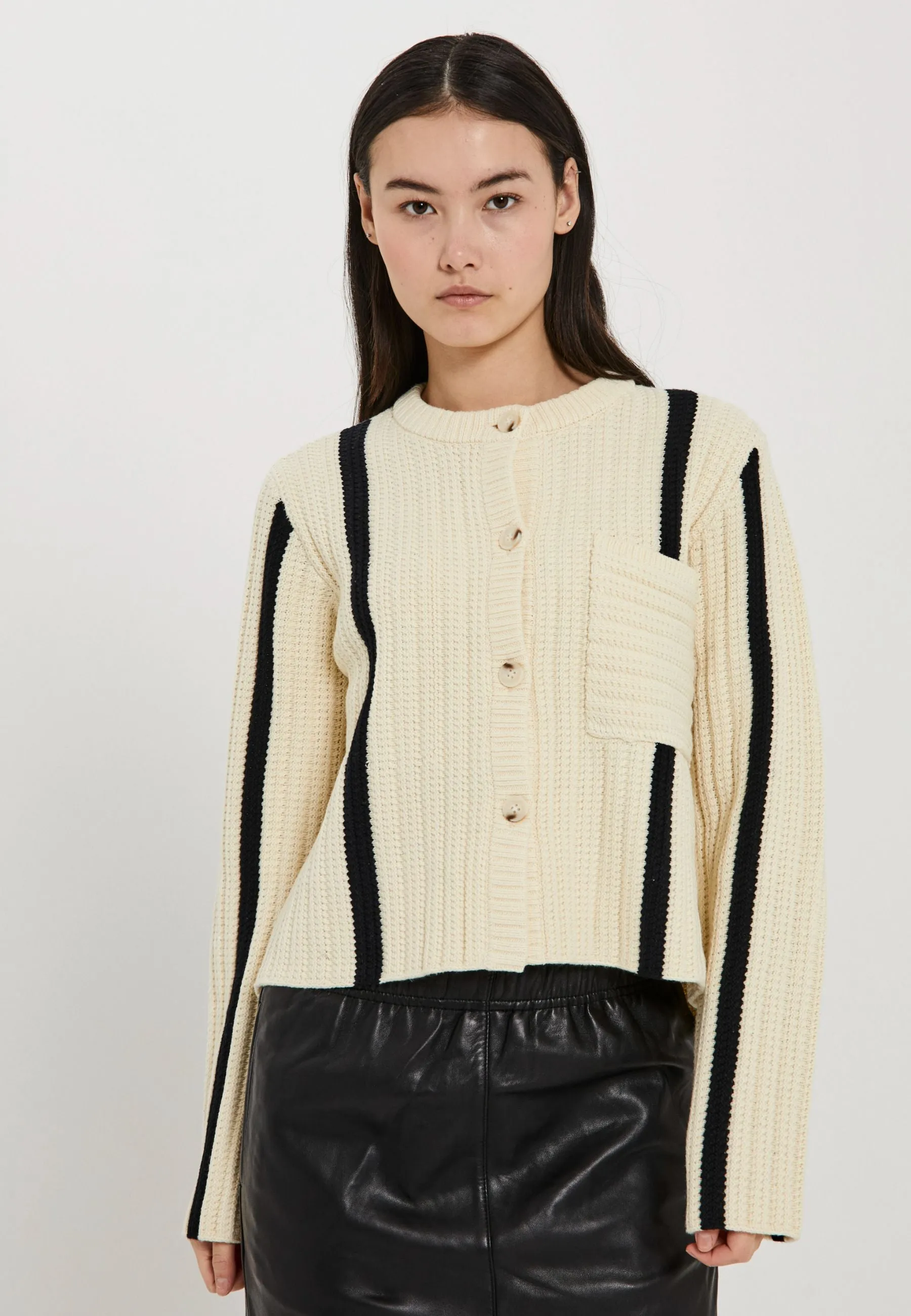 Stilla blocking knit cardigan - Off-white w. black detail